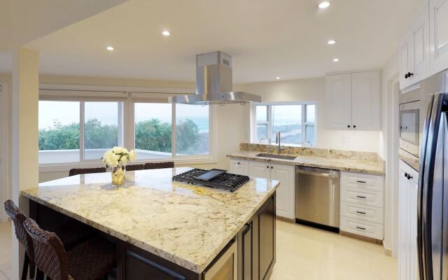 Lighthouse and Ocean Views at Villa Playamar