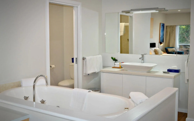 Bellevue on the Lakes