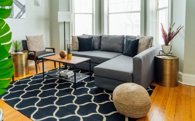 Sophisticated 2BR in Wrigleyville