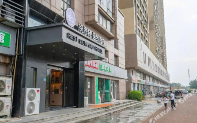 Huayi City Hotel (Wuhan Wujia Shandong Wudao Light Rail Station)