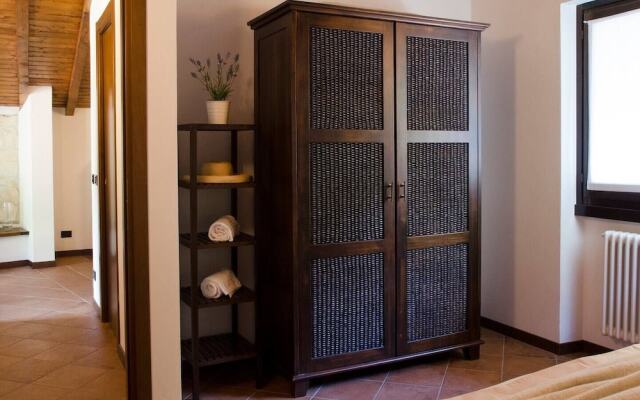 JOIVY Attic on the Lake