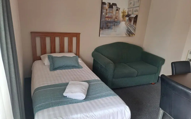 Commodore Motor Lodge