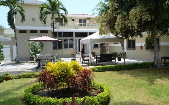 Urdesa Suites Hotel