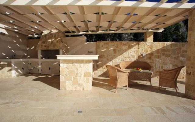 Seafront 5 Bedroom Villa Paradise in Sea Caves