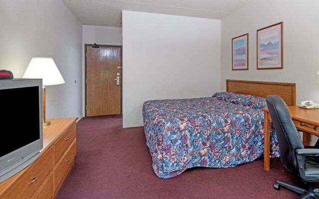 Super 8 Groton Foxwood