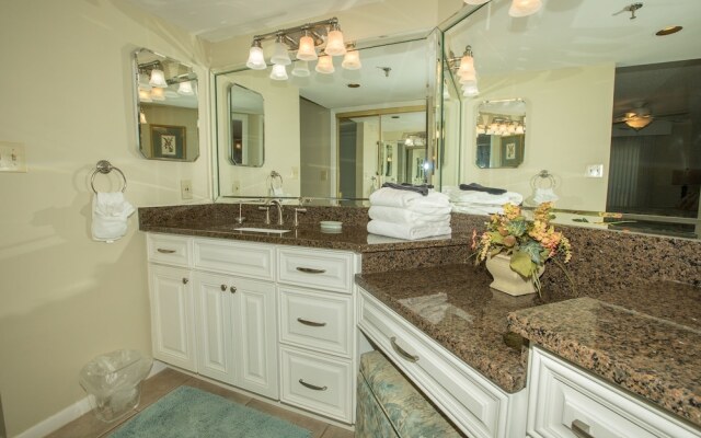 Inlet Reef 606 2 Bedroom Condo by RedAwning