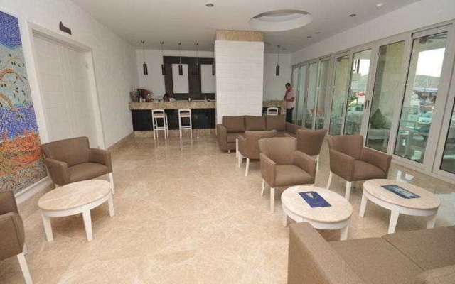 Alesta Yacht Hotel