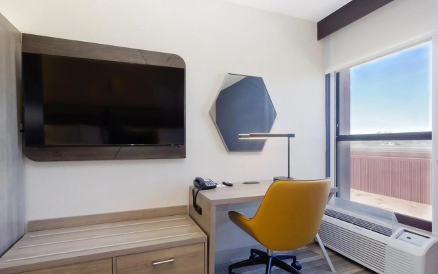 Holiday Inn Express & Suites Phoenix - Tempe by IHG