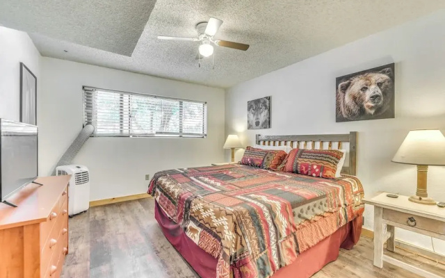 Relaxing Ruidoso Retreat: Walk to Midtown!