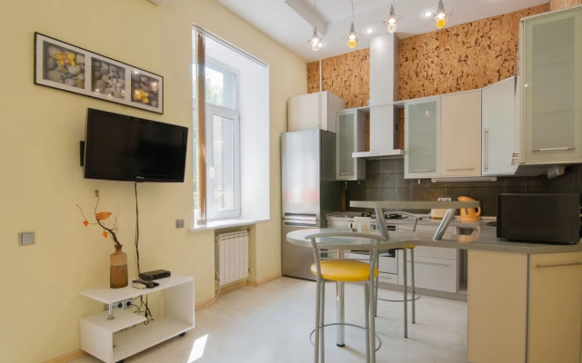 Подол, Константиновская 45