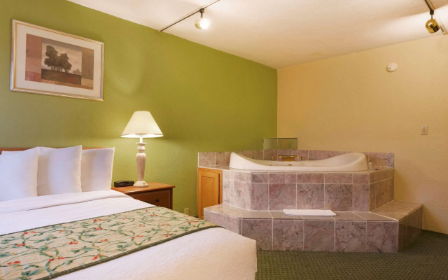 Travelodge by Wyndham Sturgis
