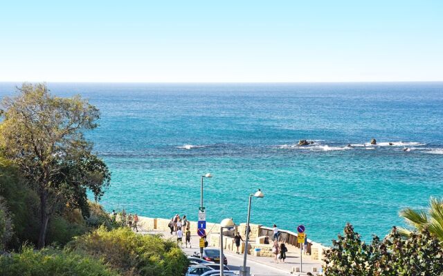 Beachfront w Views to Sea & Old City