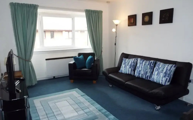 Ideal Central Edinburgh location with free on-site private parking