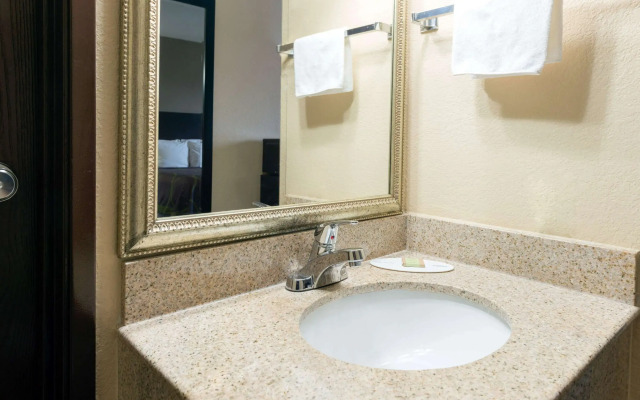 Super 8 by Wyndham Springfield East