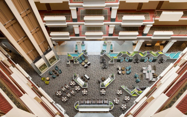 Hilton Chicago/Oak Brook Suites