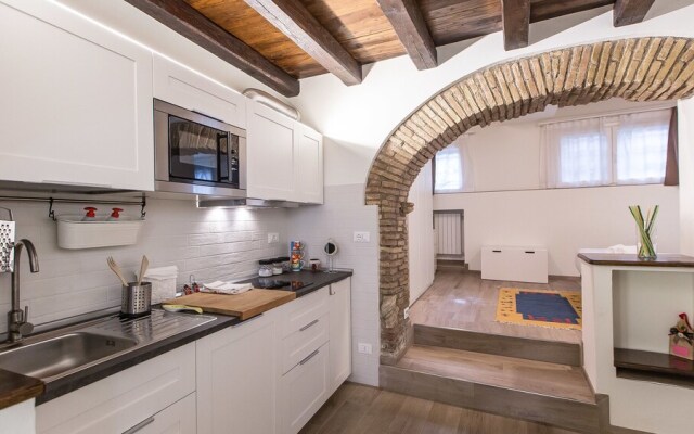 Rental In Rome Trastevere White Apartment