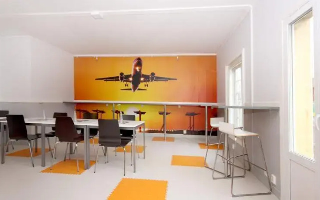 Airport Motel & Apartment - Hostel