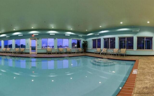 Holiday Inn Express Hotel & Suites Millington-Memphis Area
