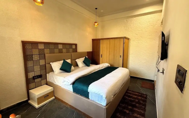 Yes Hotel By The Ganges