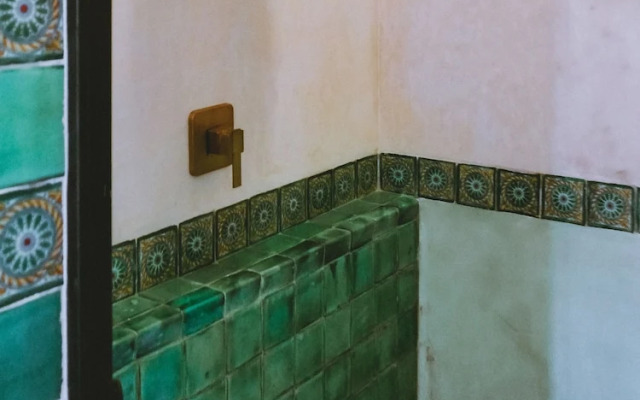 Hiphipstay - The Colonial