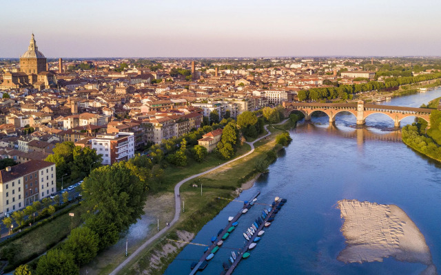 Palazzo Cavagna Sangiuliani Guest House