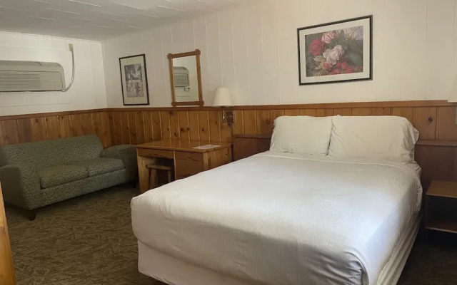 Saddle & Surrey Motel