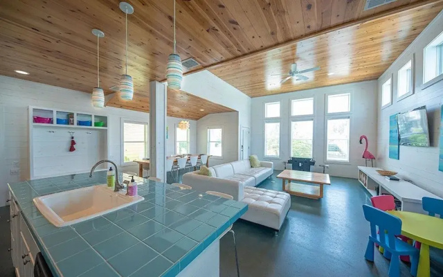 RePhil CanTina - 3 Br Home