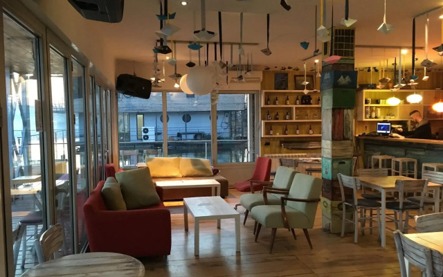 Arkabarka Floating Hostel