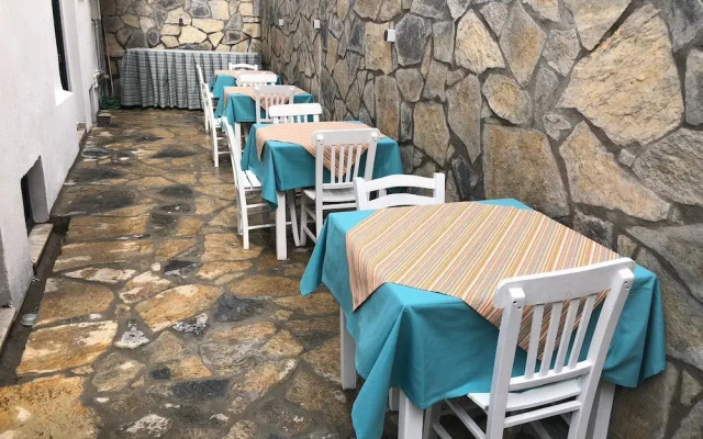Tenes Otel