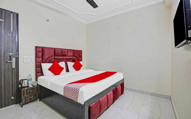 OYO Flagship IAE522 Hotel Cozzy Homes Stay
