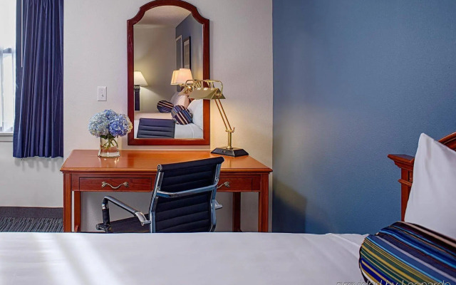 Federal City Inn & Suites