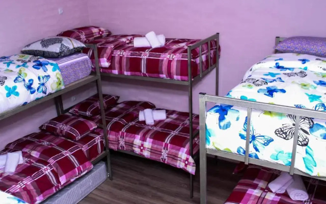 Bee Lucky Hostel and Tours