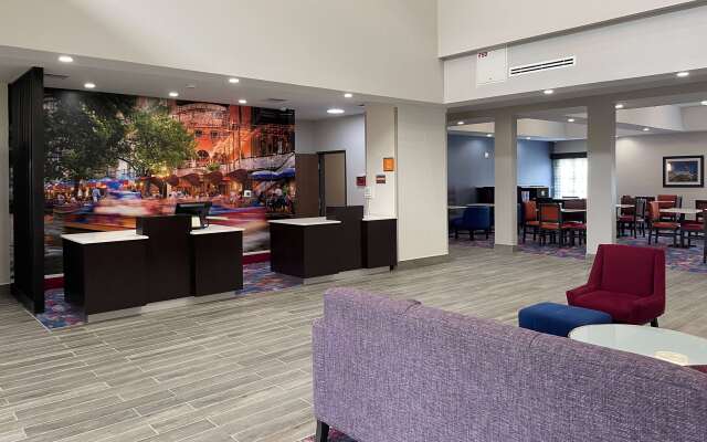 La Quinta Inn and Suites by Wyndham Schertz-San Antonio-Selma