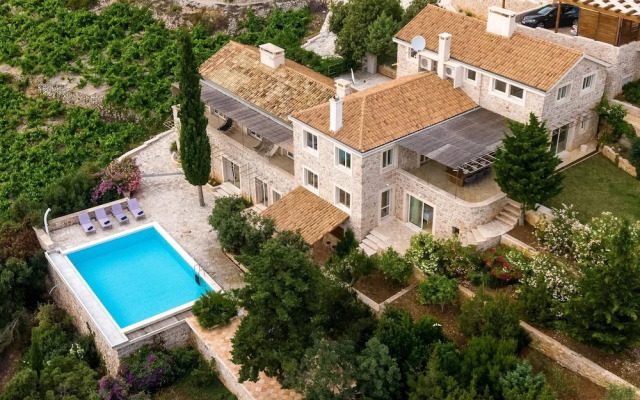 Stone Houses Dingač