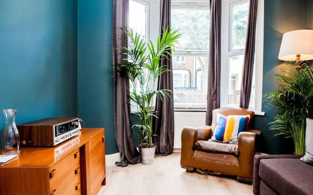 Stunning 4 Bed East London Apartment Sleeps 10