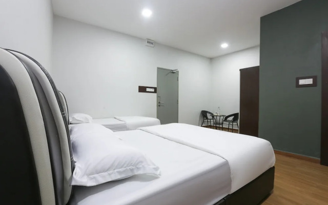 OYO 89859 PP Traveller's Hotel