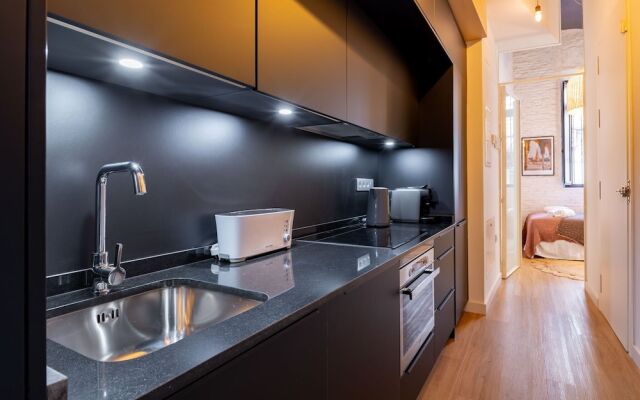 Triana Acacias by Valcambre