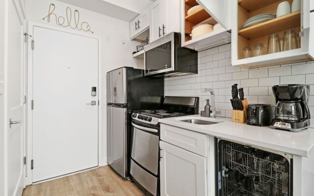 Nice & Comfy Studio Apt in Uptown