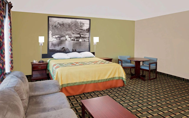 Econo Lodge Canton North