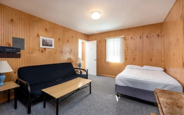 Boardwalk Sand & Surf Inn Oceanfront