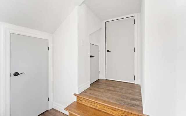 Private Studio Apartment in Burlington - U5