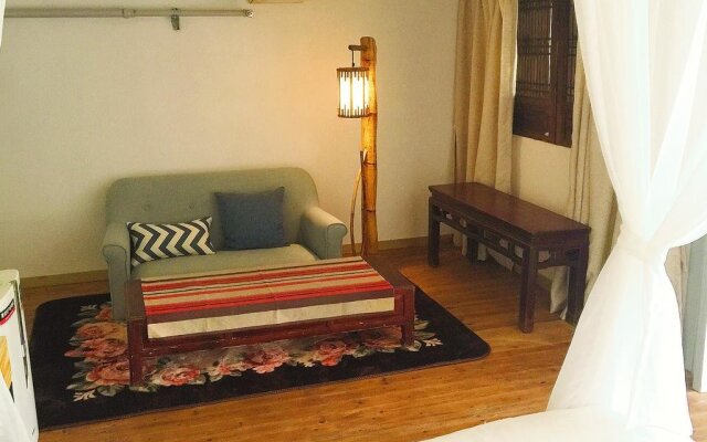 BingHe Street Art Hostel