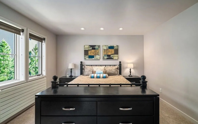 Blackhawk 2817 4 Bedroom Townhouse by RedAwning