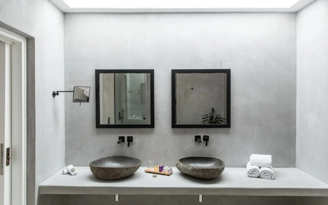 Ostraco Suites
