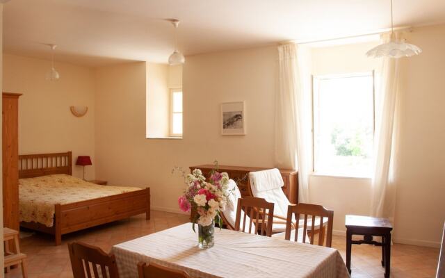 Secluded Holiday Home in Rustrel With Swimming Pool