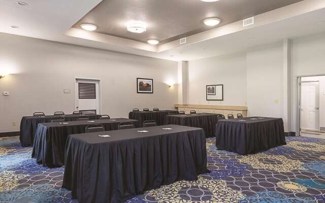 La Quinta Inn & Suites by Wyndham San Antonio Northwest