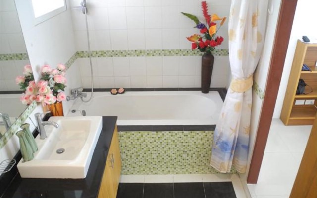 Nai Harn Re-life Resort