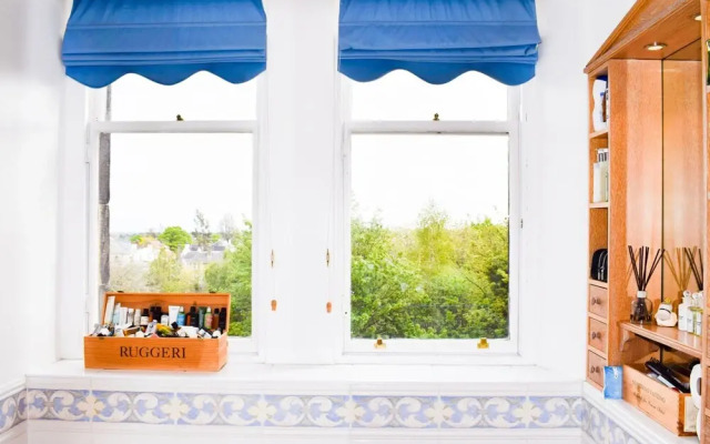 Beautiful & Bright Three Bedroom Home