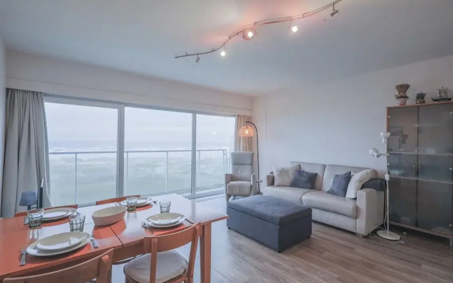 Restful Apartment With Balcony, sea Views