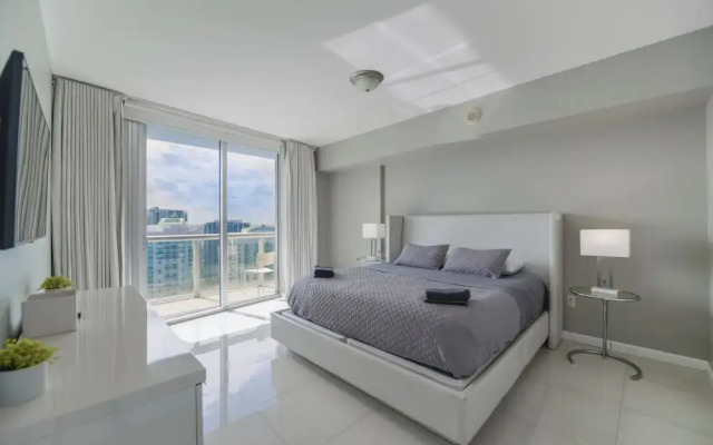 Luxury 45th Floor Condo Icon Brickell